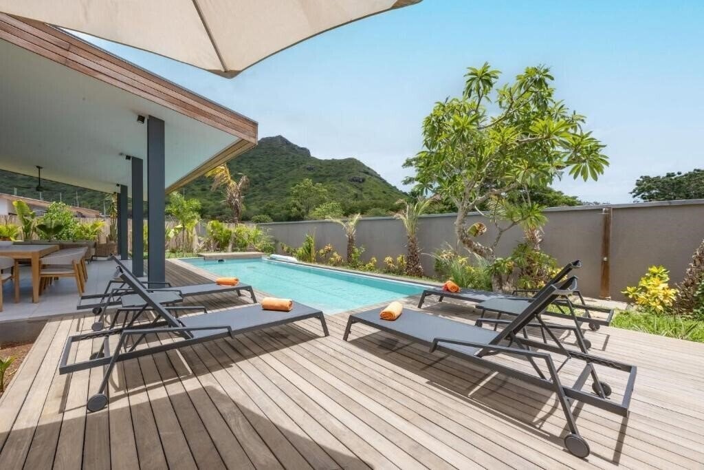 Отель Eko Savannah Resort Villa 3*