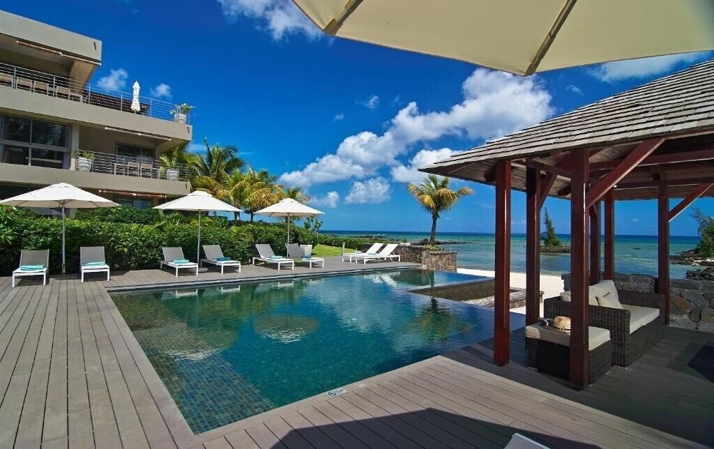 Фото Bon Azur Beachfront Suites & Penthouses by LOV Mauritius 3*