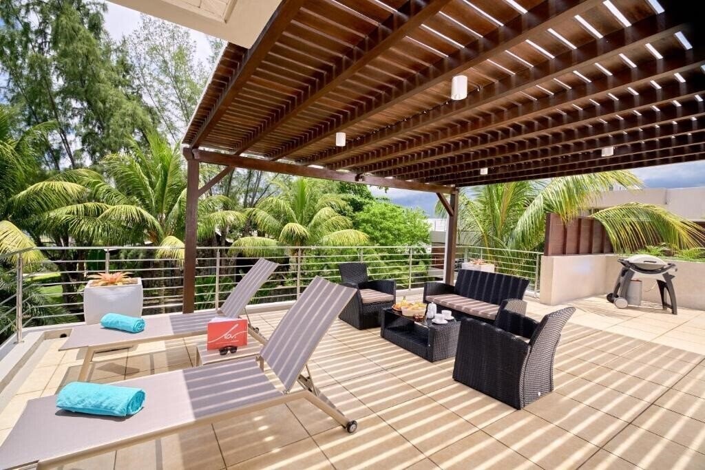 Изображение Bon Azur Beachfront Suites & Penthouses by LOV Mauritius 3*