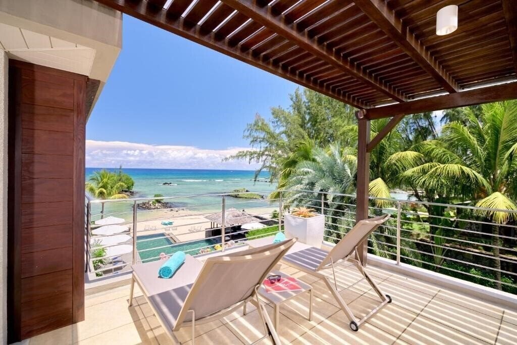 Картинка Bon Azur Beachfront Suites & Penthouses by LOV Mauritius 3*