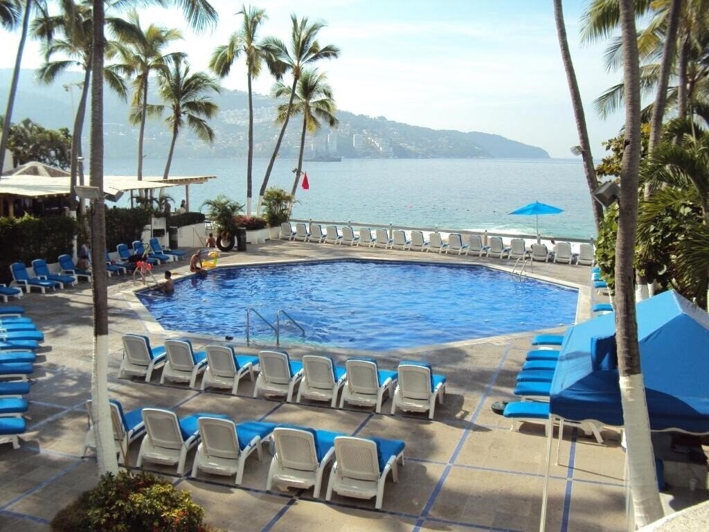 Отель Acapulco Malibu 4*
