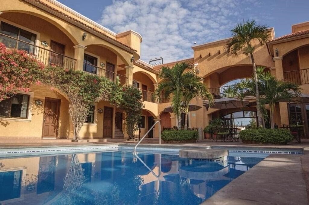 Отель Hacienda Suites Loreto 3*