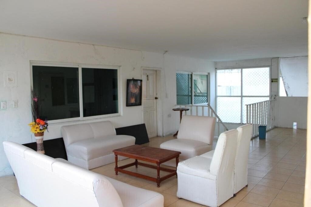 Фотографія OYO Hotel Colibri (ex. Hotel Platas) 3*