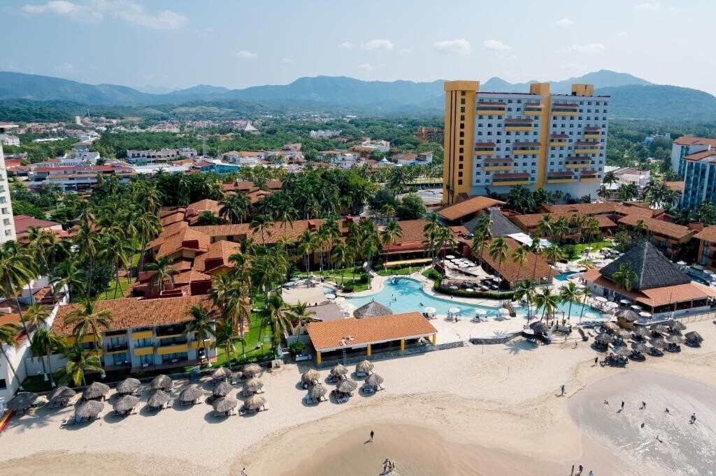 Фото Holiday Inn Resort Ixtapa 5*