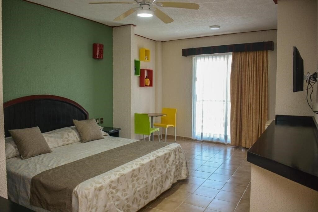 Фотографія Suites Los Arcos 3*