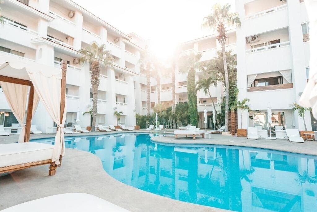 Изображение Bahia Hotel And Beach Club 3*