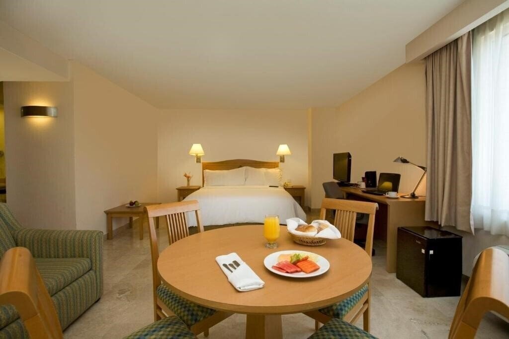 Фотографія Fiesta Inn Ciudad Del Carmen 4*