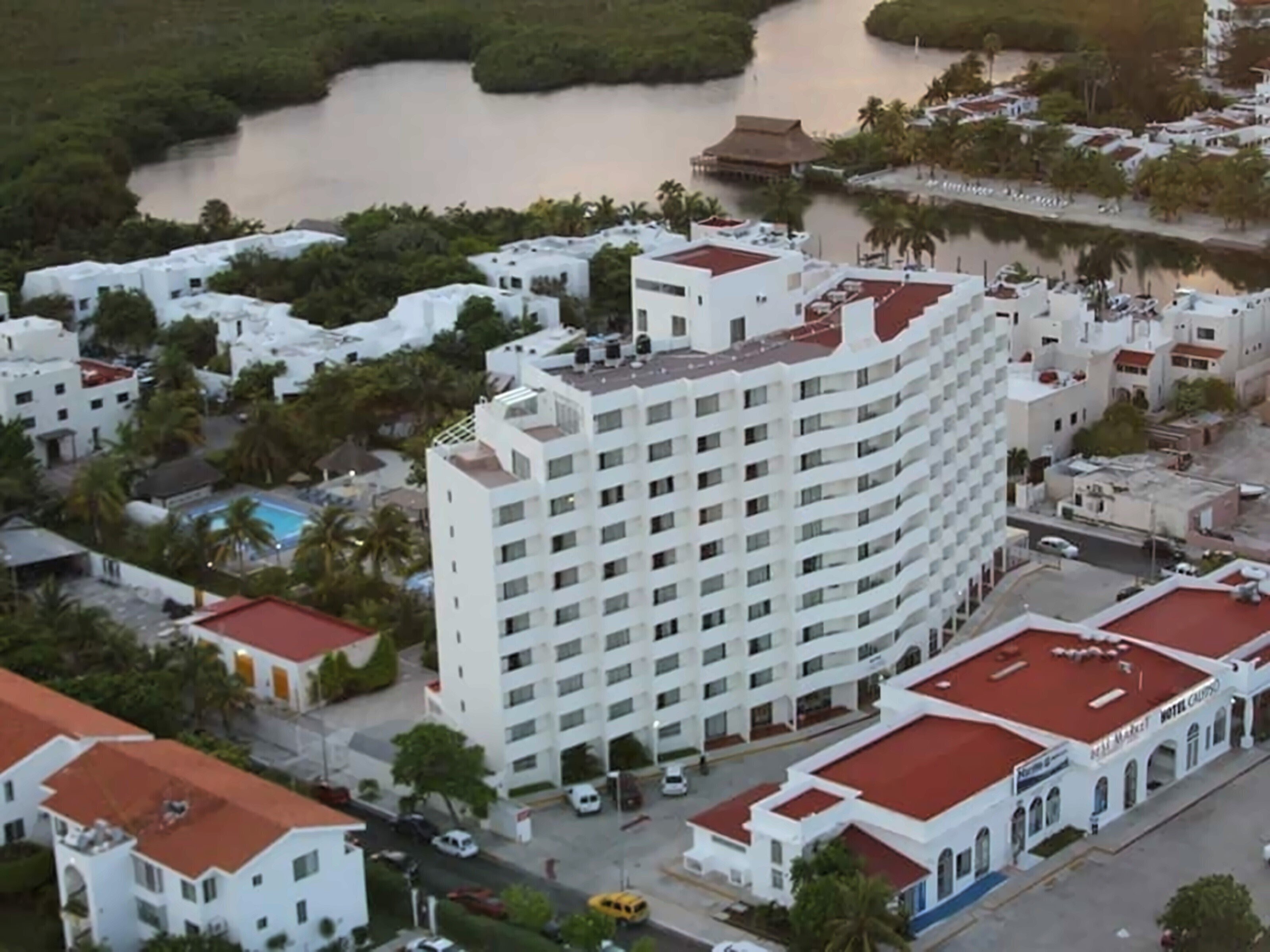 Отель Calypso Cancun 3*