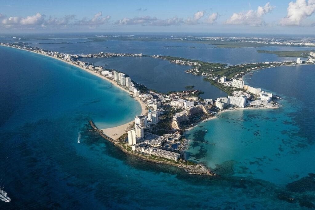 Готель Aloft Cancun 4*