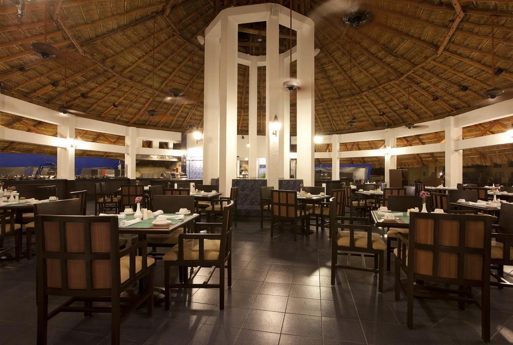 Фотография Emporio Hotel & Suites Cancun 4*