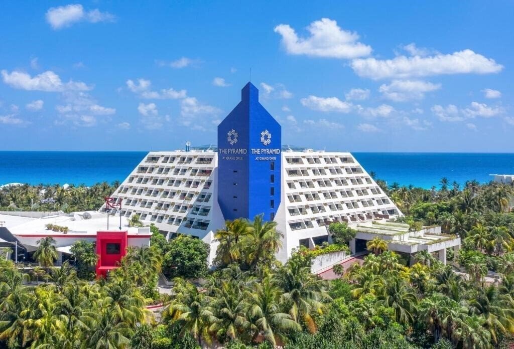 Отель The Pyramid Grand Oasis Cancun 5*