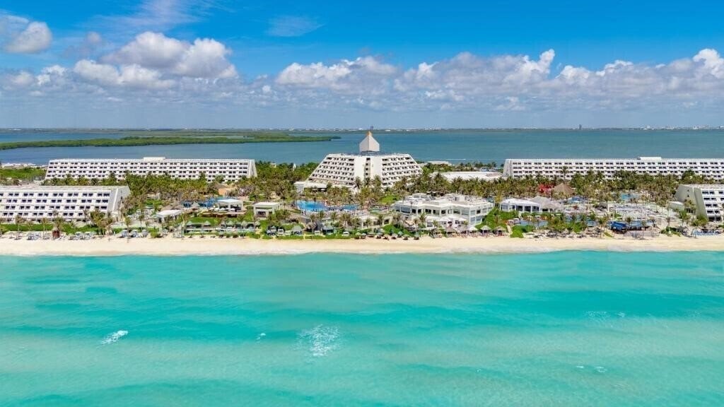 Готель The Pyramid Grand Oasis Cancun 5*