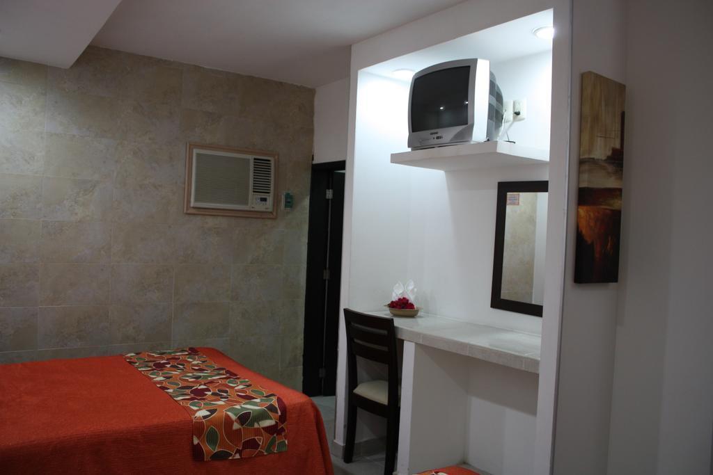 Фото Colonial Cancun 3*