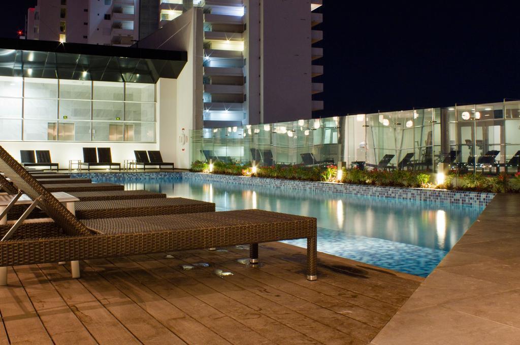 Отель Fiesta Inn Cancun Las Americas 4*