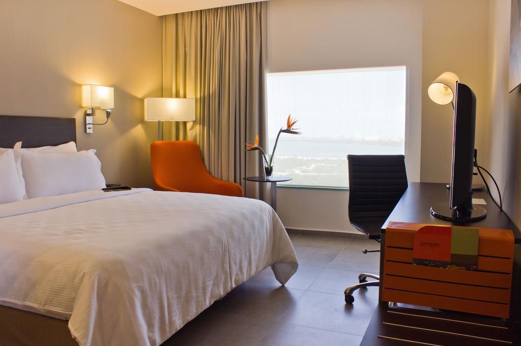 Фото Fiesta Inn Cancun Las Americas 4*