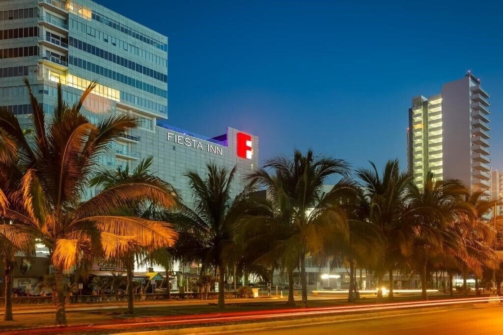 Отель Fiesta Inn Cancun Las Americas 4*
