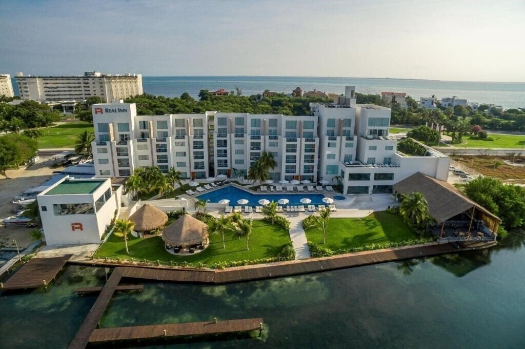 Отель Real Inn Cancun By Camino Real 4*