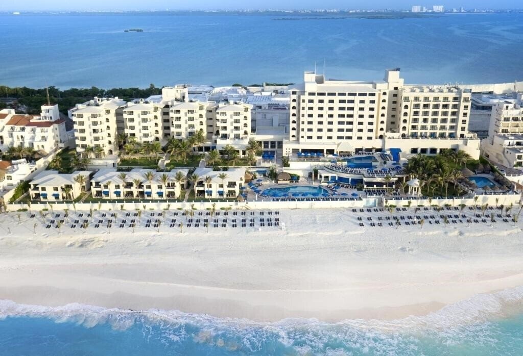 Отель Occidental Tucancun 4*