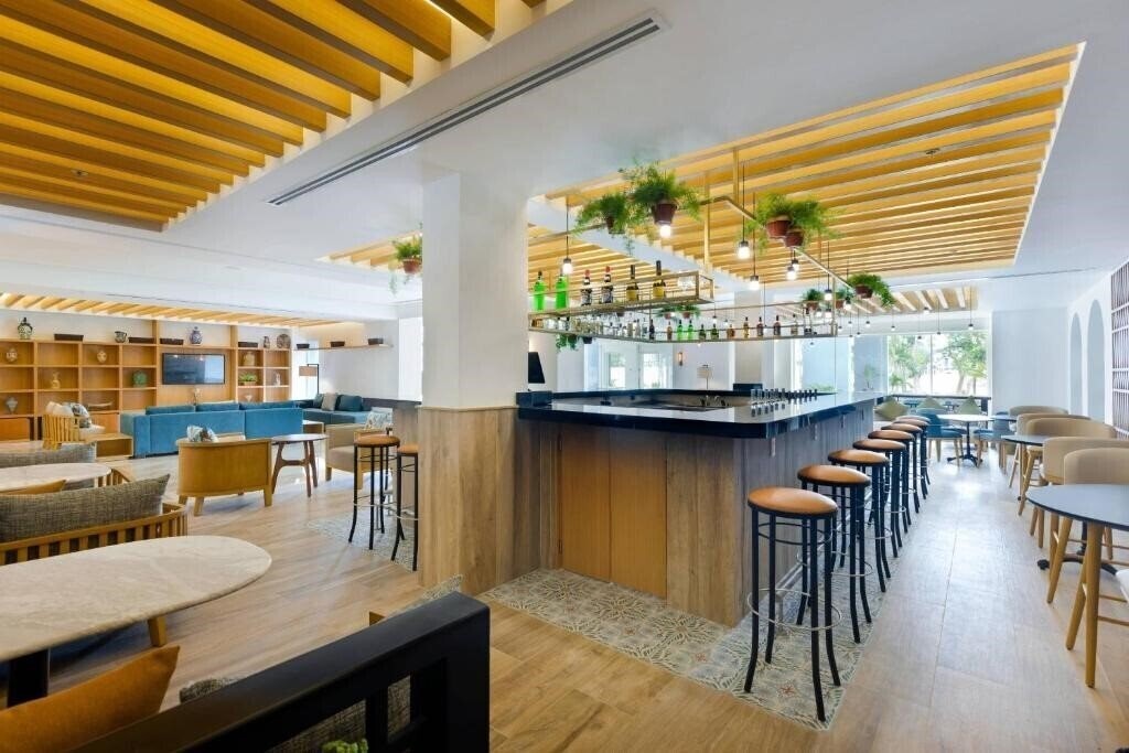 Картинка Courtyard By Marriott Cancun 4*