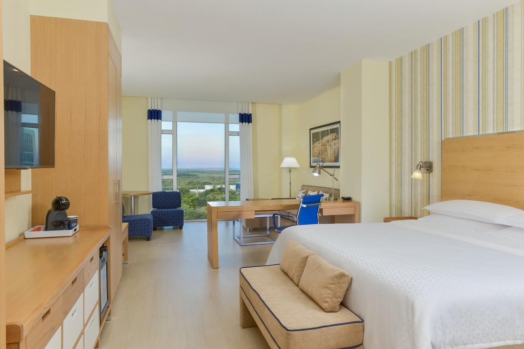 Готель Four Points By Sheraton Cancun Centro 4*