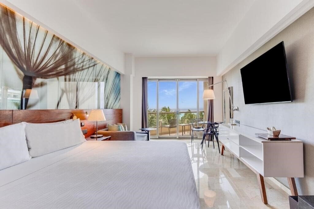 Готель Live Aqua Beach Resort Cancun 5*