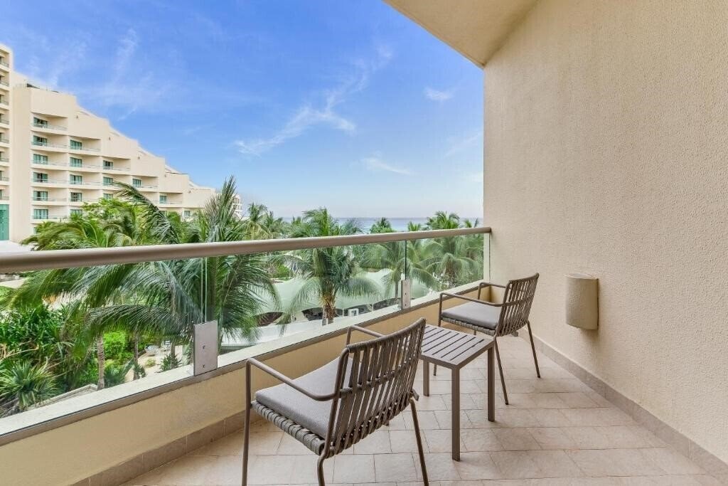 Картинка Live Aqua Beach Resort Cancun 5*