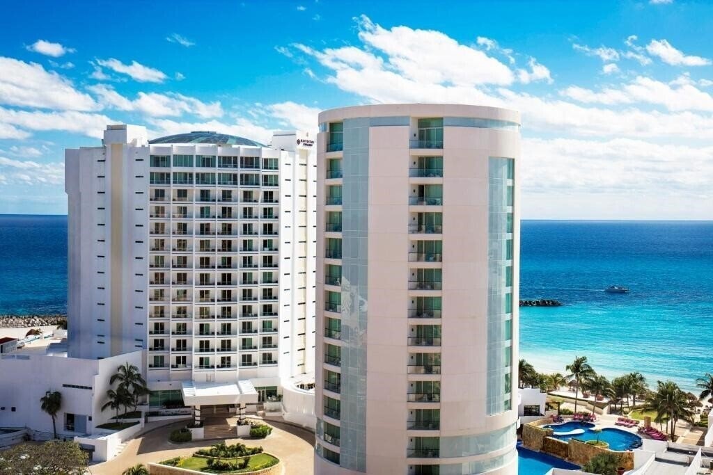 Готель Altitude By Krystal Grand Punta Cancun 5*