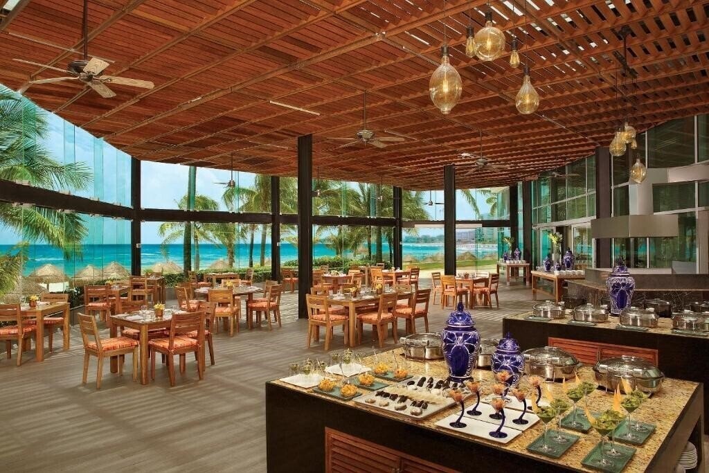 Фотографія Altitude By Krystal Grand Punta Cancun 5*
