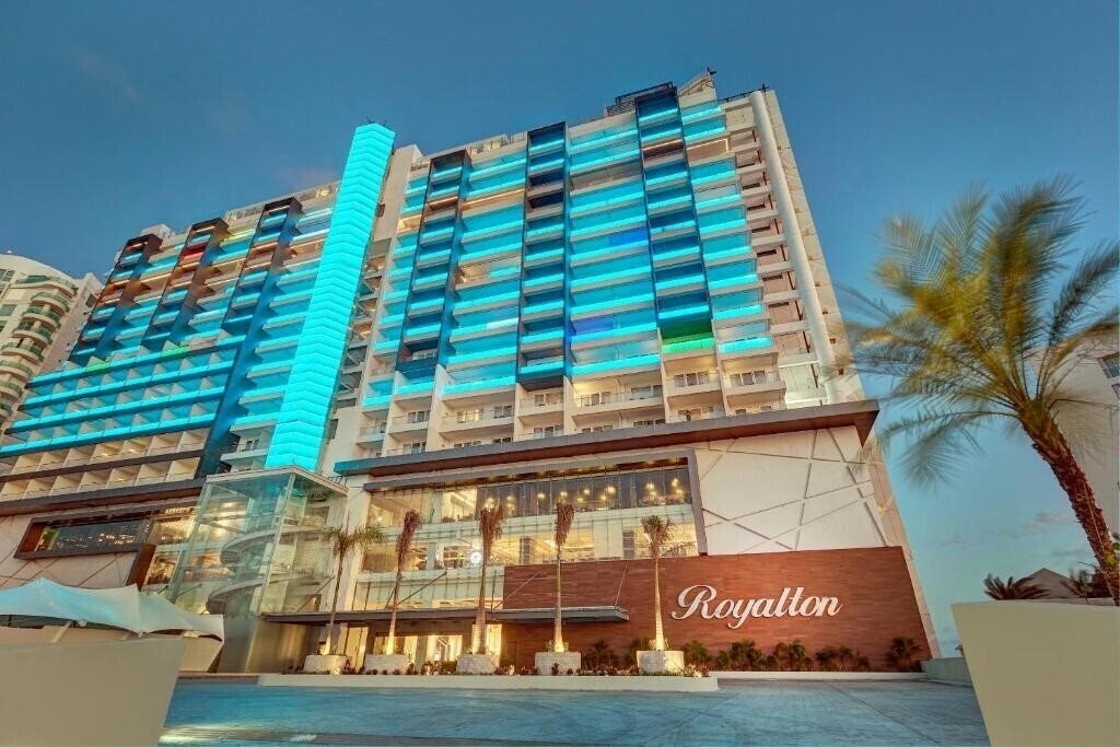 Отель Royalton Chic Cancun, An Autograph Collection All-Inclusive Resort - Adults Only 5*