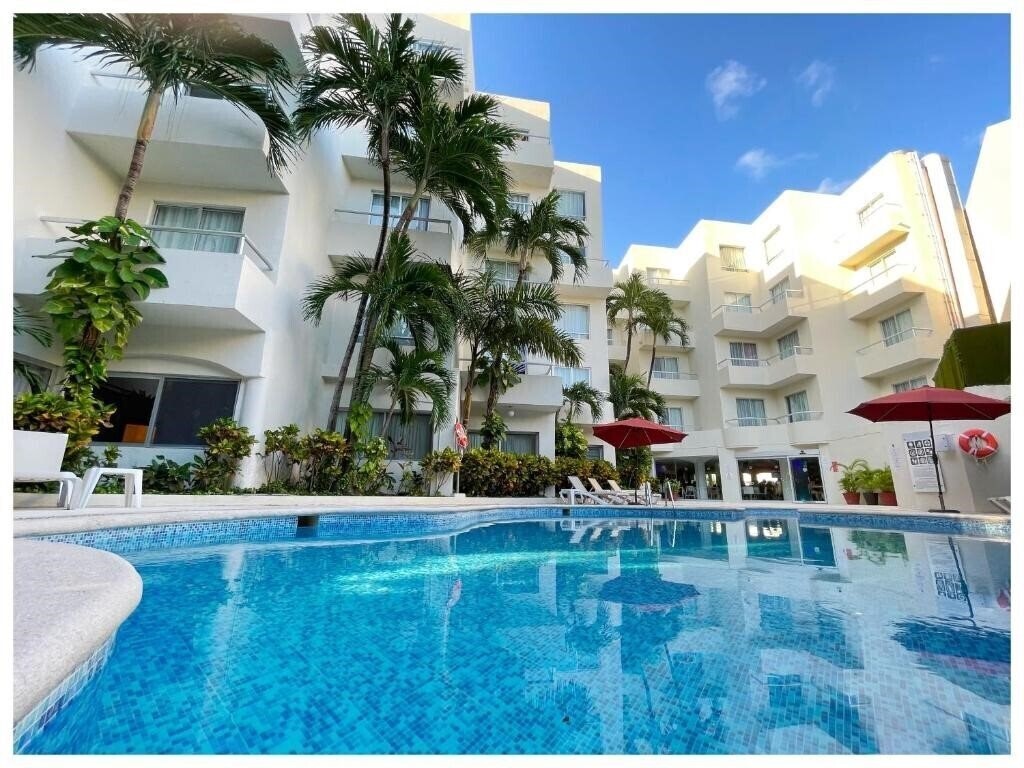 Фотография Adhara Express (ex. Ramada Cancun City, Ramada by Wyndham Cancun City) 3*