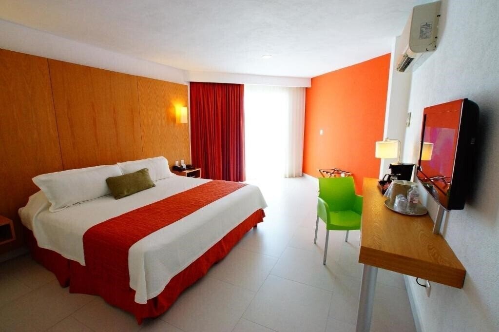 Картинка Adhara Express (ex. Ramada Cancun City, Ramada by Wyndham Cancun City) 3*