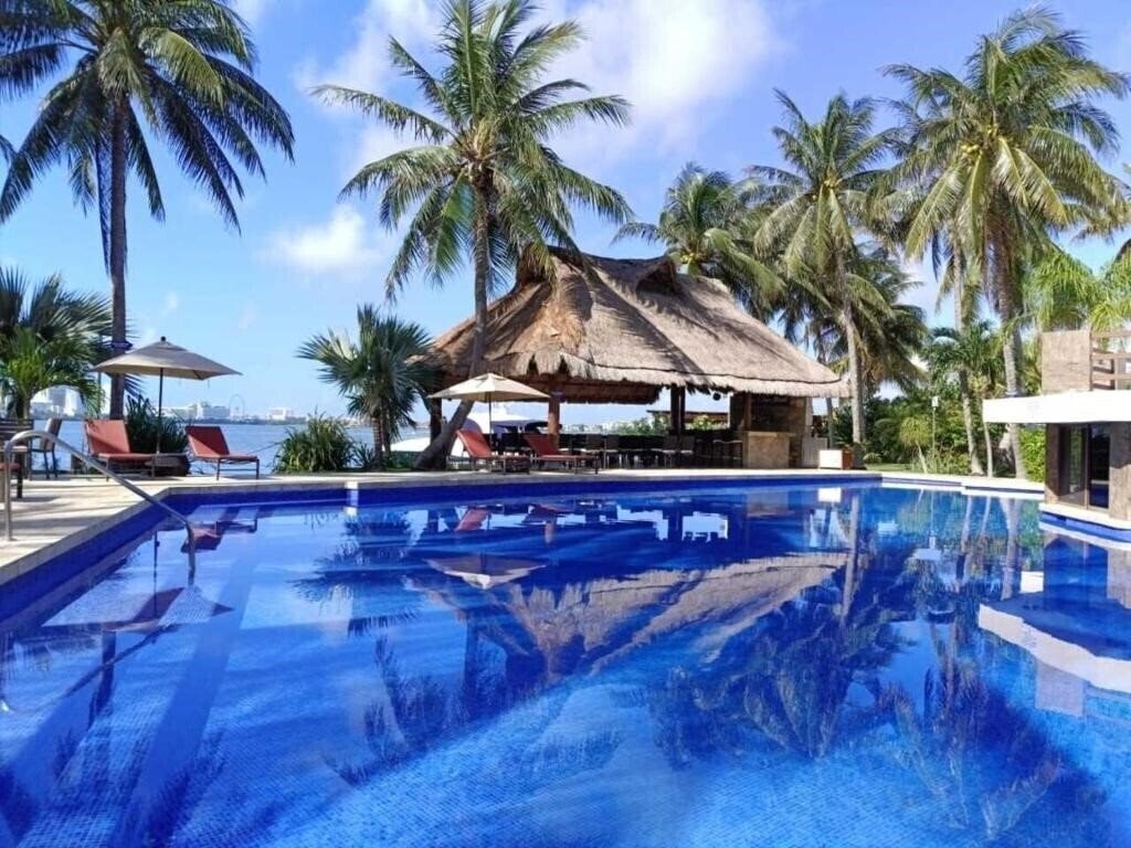 Отель Sina Suites 3*