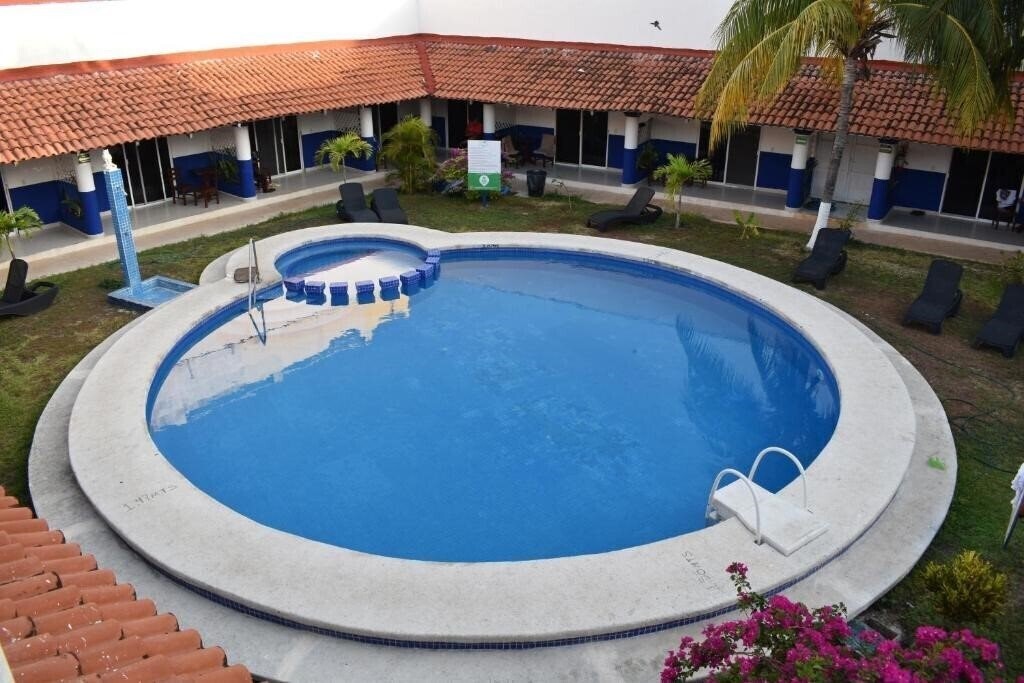 Готель Plaza Almendros 3*
