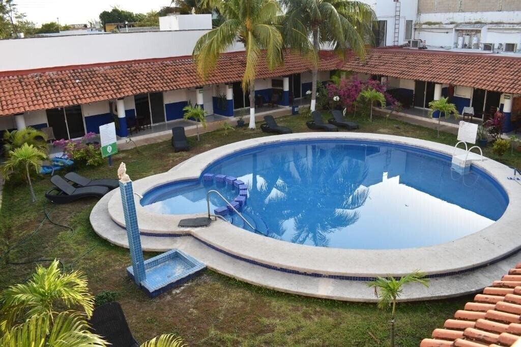 Отель Plaza Almendros 3*