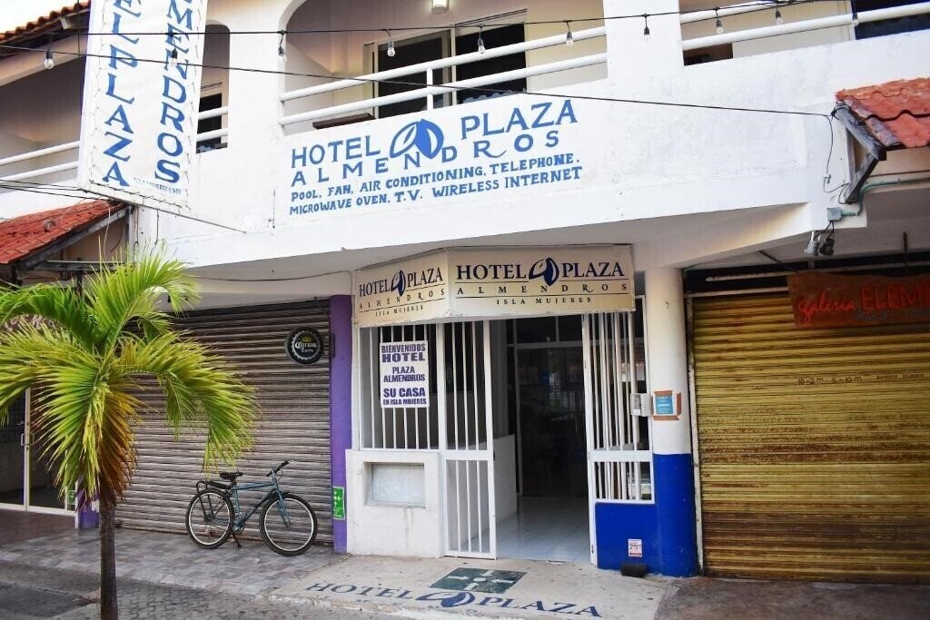 Фото Plaza Almendros 3*