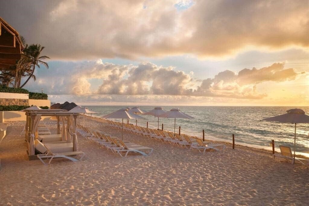 Фотографія Wyndham Grand Cancun All-Inclusive Resort & Villas 4*