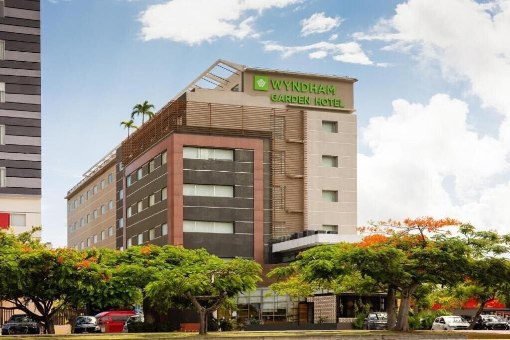Отель La Quinta Inn & Suites Cancun 4*