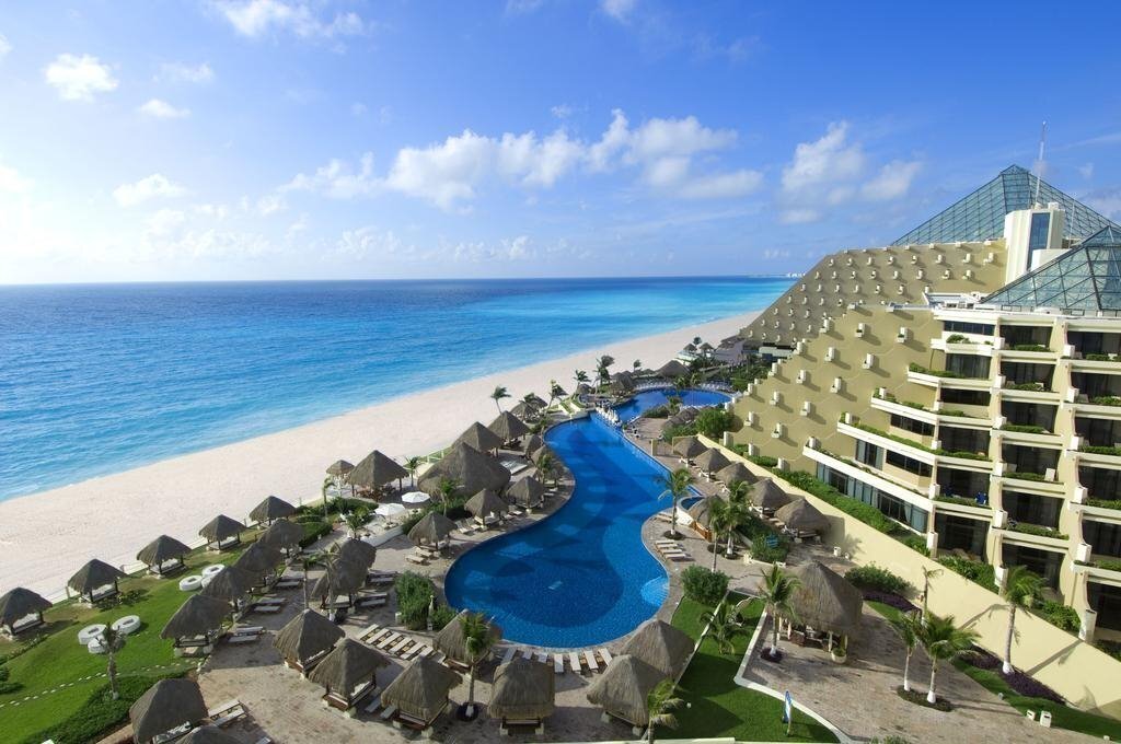 Готель Me By Melia Cancun 5*