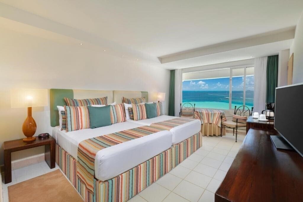 Фото Oasis Palm Beach 4*