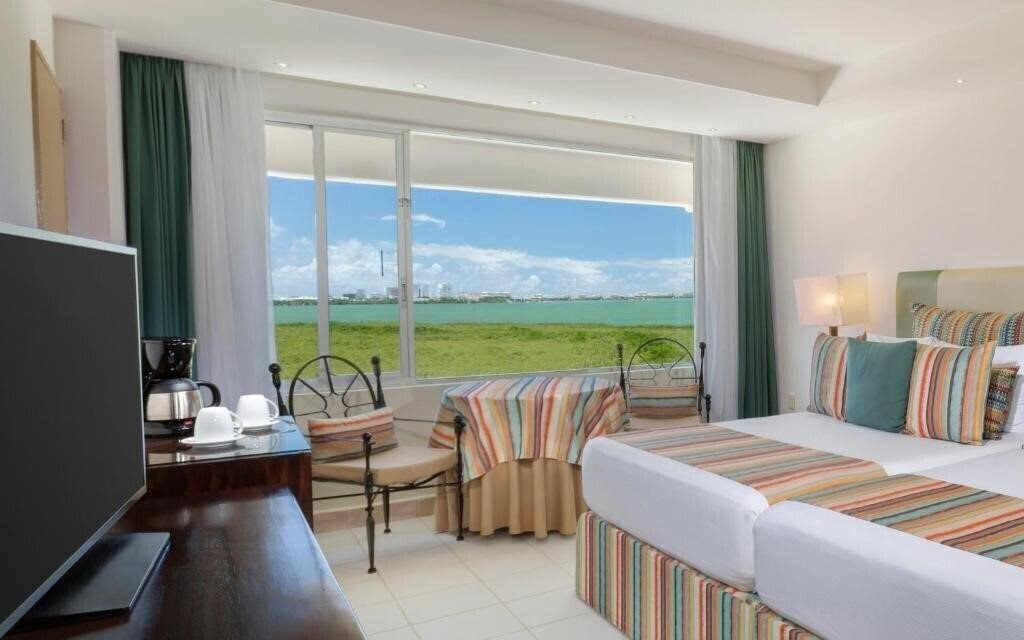 Картинка Oasis Palm Beach 4*