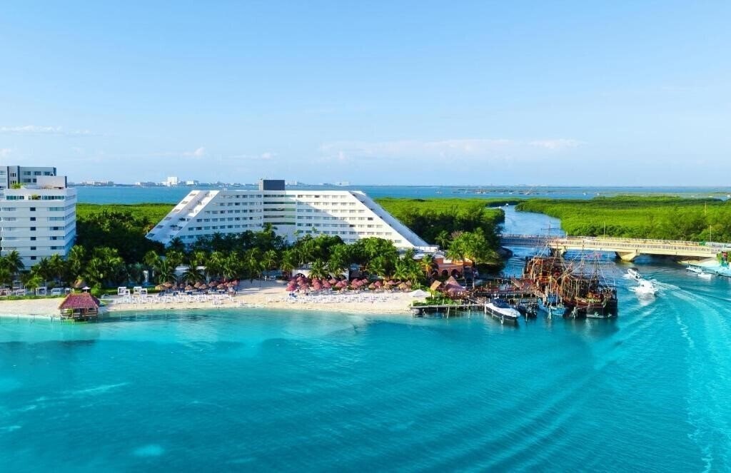 Отель Grand Oasis Viva Beach 4*
