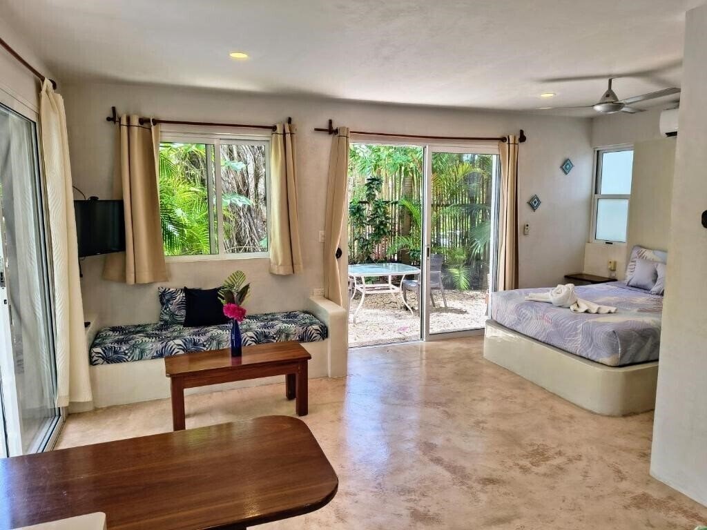 Фото Hotel & Suites Oasis Bacalar 3*