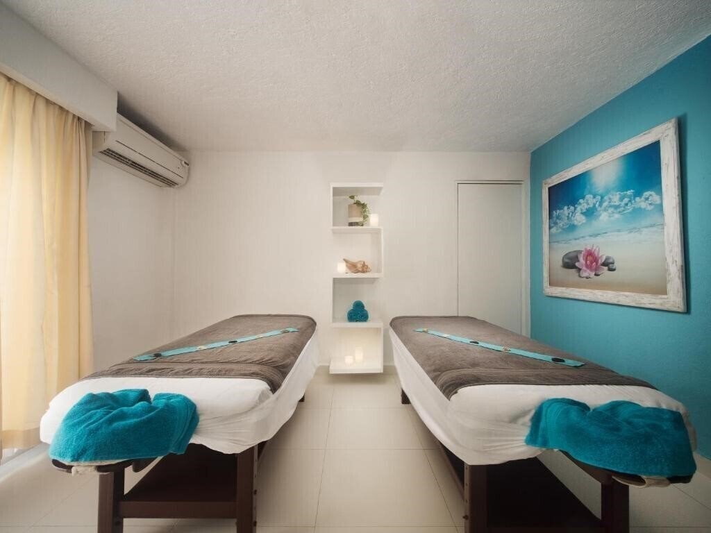 Фото El Cid La Ceiba Beach 4*