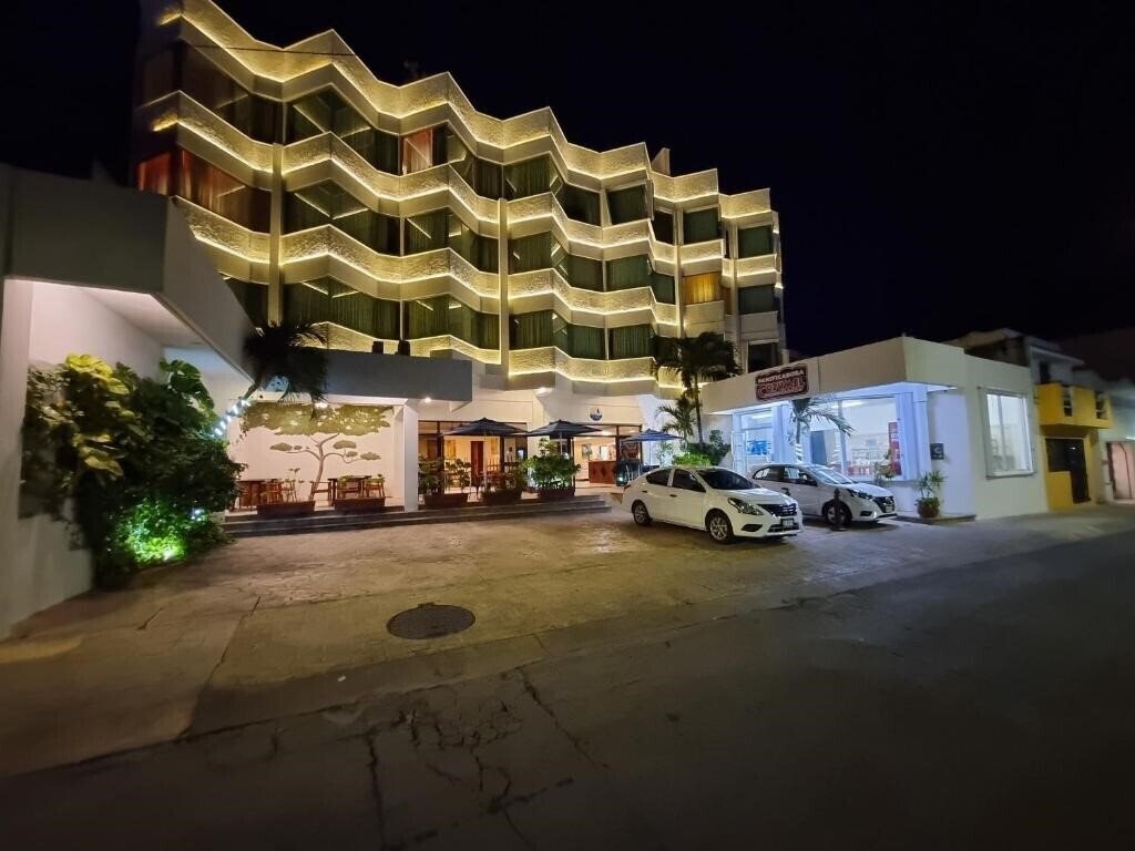 Отель Hotel Plaza Cozumel 3*