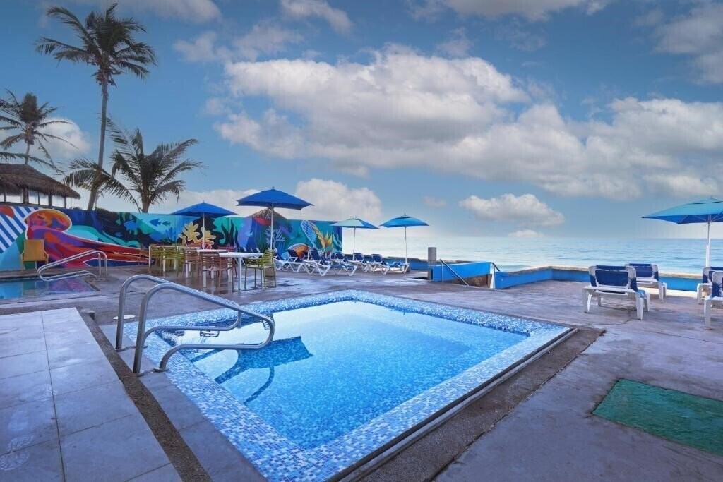 Фото Garner Hotel Mazatlan Beach by IHG 4*