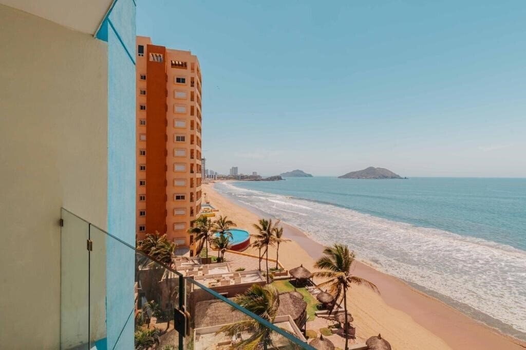 Фотографія Garner Hotel Mazatlan Beach by IHG 4*