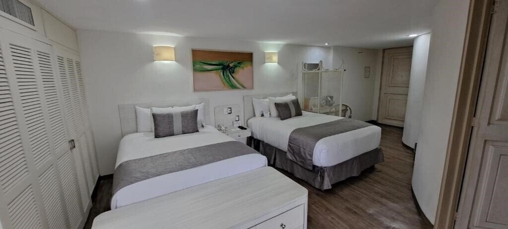 Фото Century Zona Rosa 3*