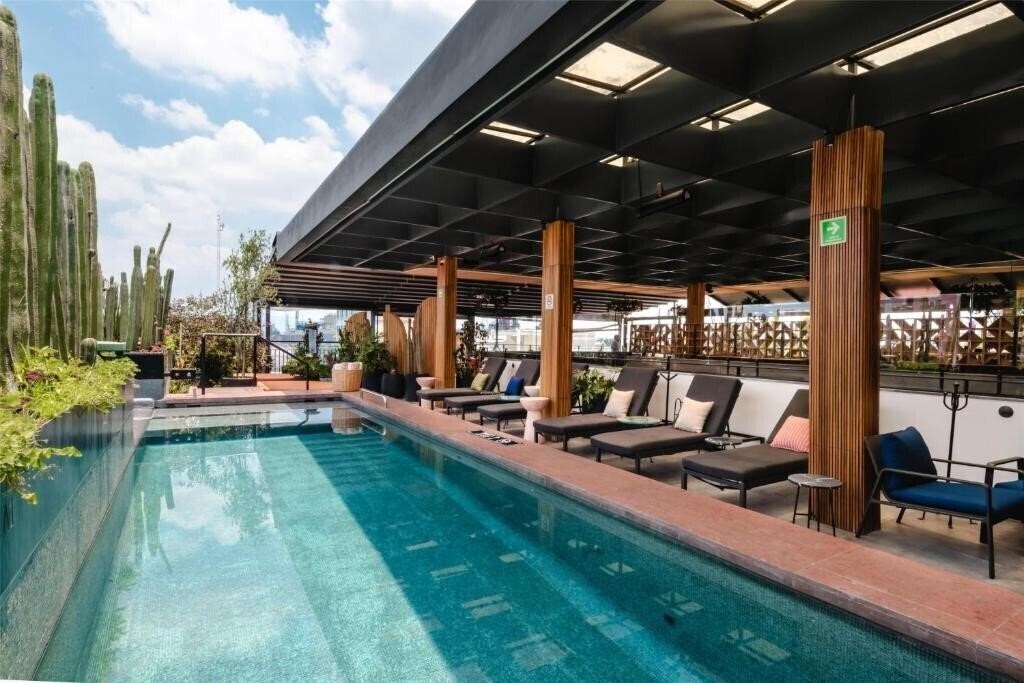 Готель Umbral, Curio Collection by Hilton 4*