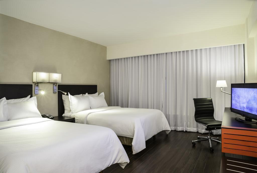 Готель Fiesta Inn Centro Historico 4*