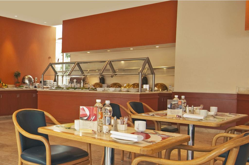 Зображення Fiesta Inn Centro Historico 4*